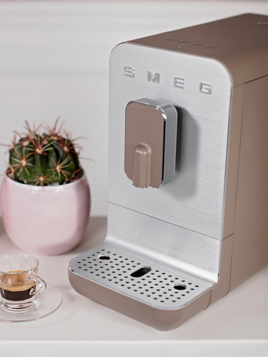 Cafetera superautomática Smeg