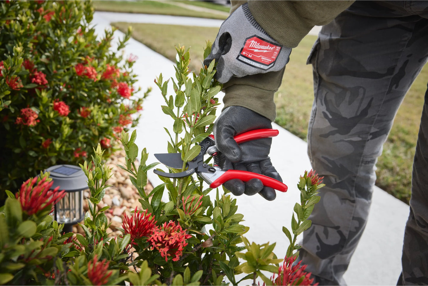 Milwaukee 20mm Bypass Pruning Shears with Holster