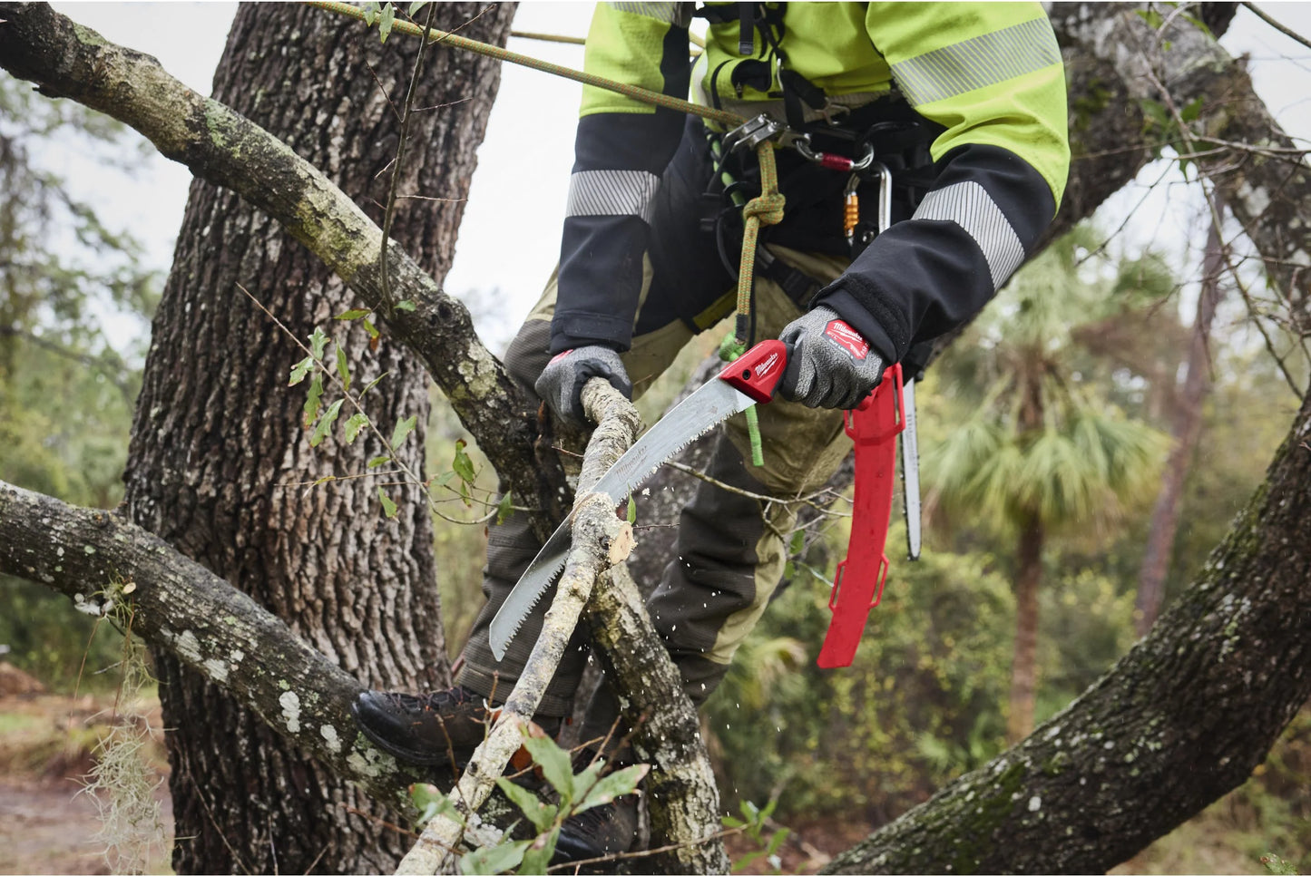 Serrucho de poda curvo con funda 35cm Milwaukee