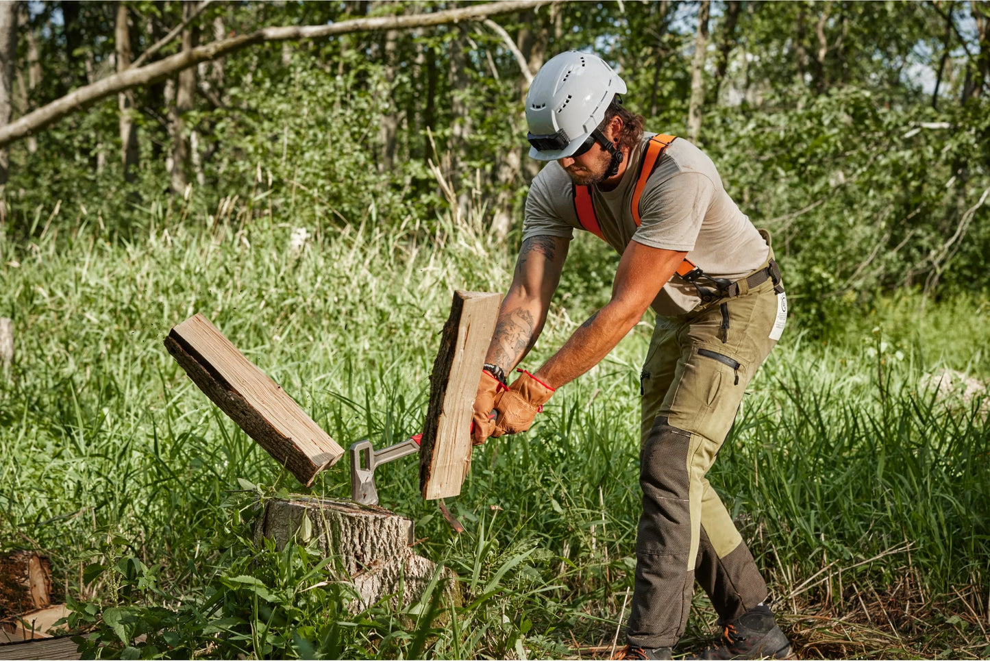 Hacha de acero forjado 66cm Milwaukee