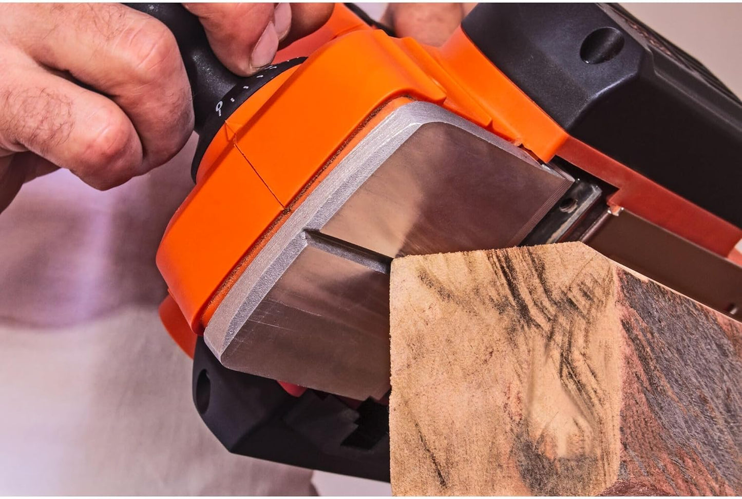 Cepillo eléctrico 710W Black+Decker BEW712-QS