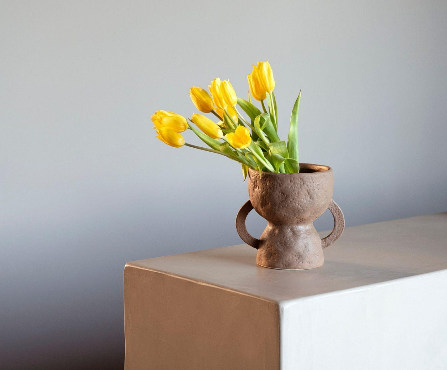 Jarrón de cerámica marrón trofeo Migori Andrea House