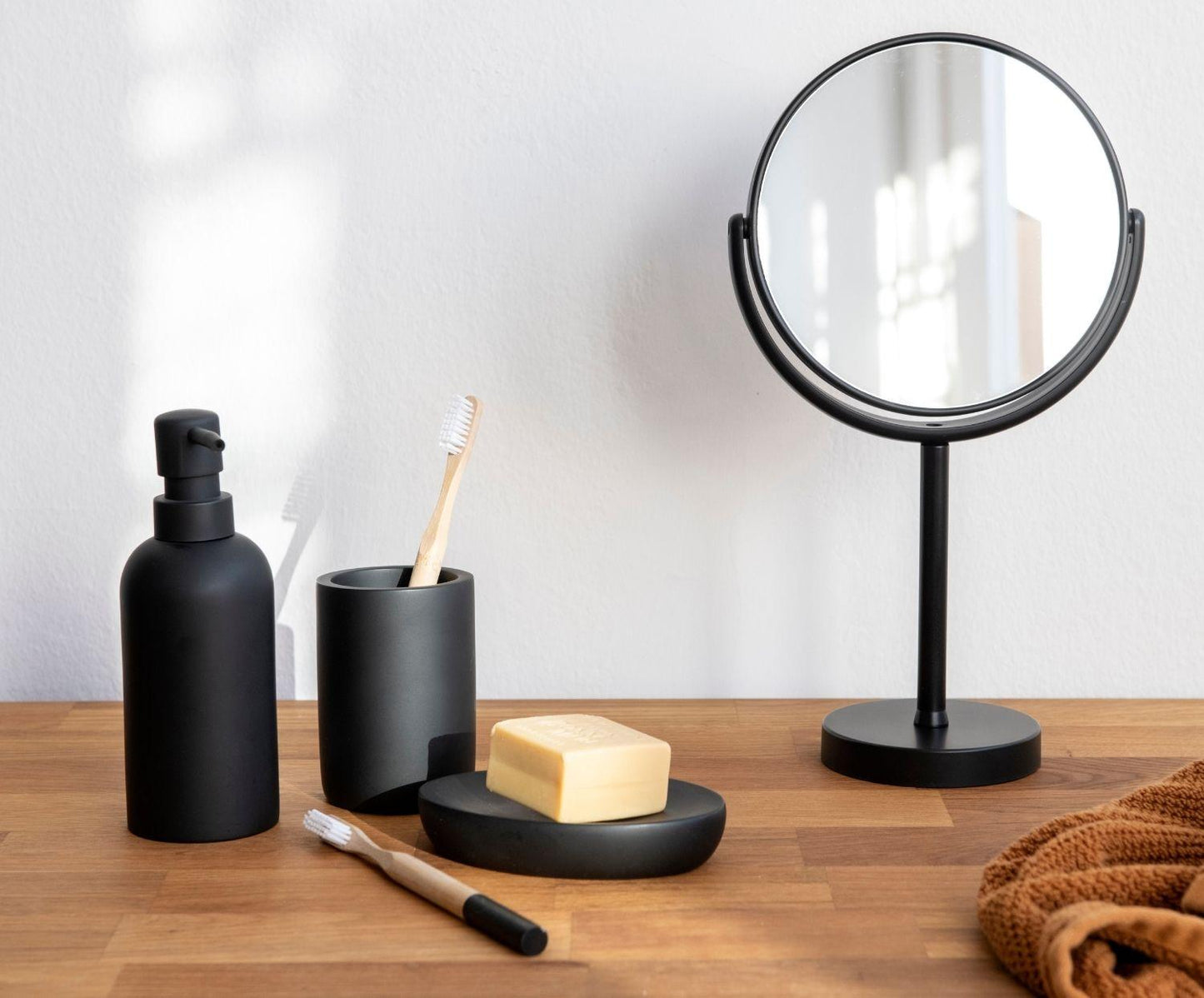 Black resin bathroom dispenser Ø6.5x18.5cm Andrea House