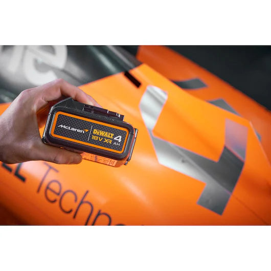 Taladro percutor McLaren 18V 90Nm 13mm con 2 baterías 4Ah + Maletín Dewalt DCD85MM2T