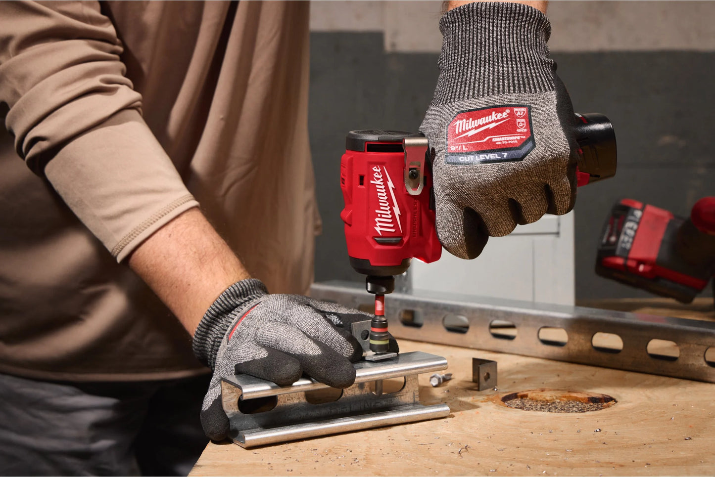 Atornillador de impacto subcompacto M12 1/4" hex 124Nm Milwaukee M12 BLIDRC-0