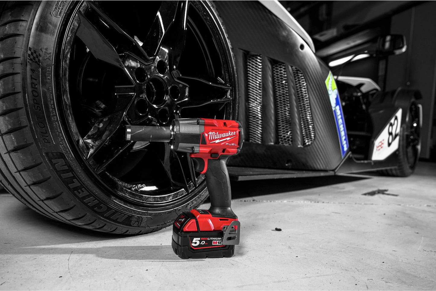 M18 FUEL 1/2" Medium Torque Impact Wrench With Milwaukee M18 Friction Ring FMTIW2F12-502X