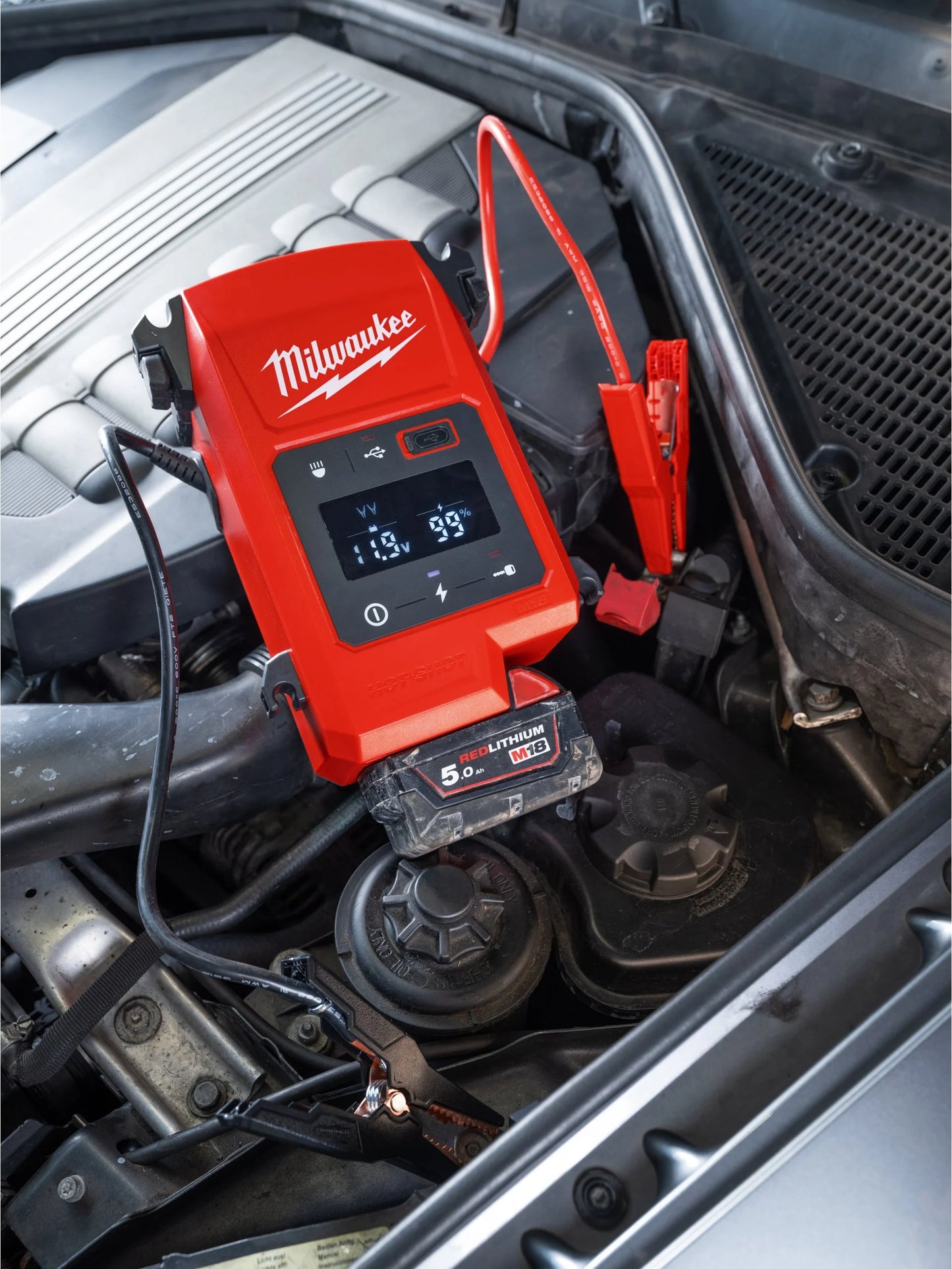 Milwaukee M18 2000A Vehicle Jump Starter