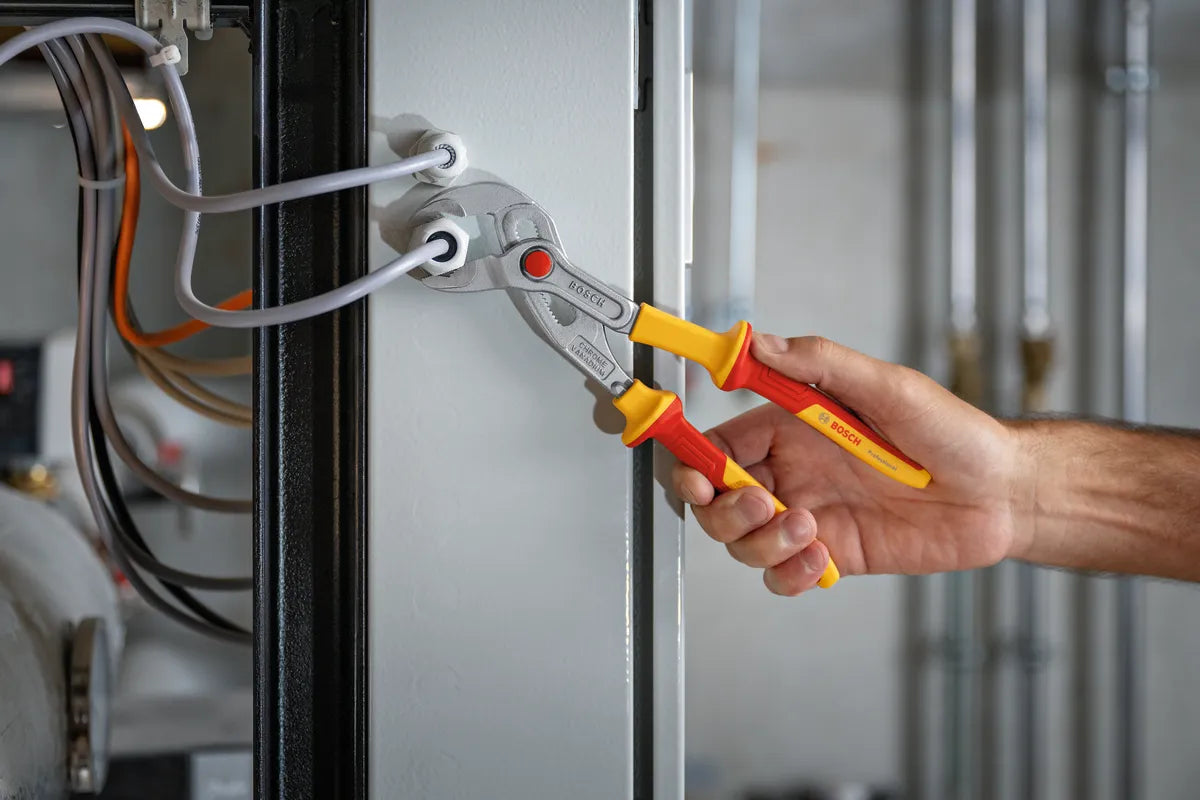 37-piece VDE electrician’s set in a Bosch L-BOXX case