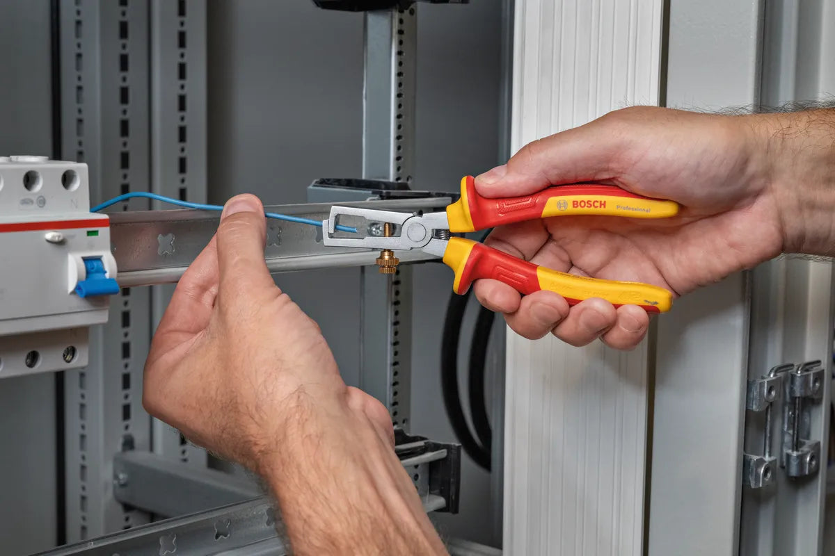 37-piece VDE electrician’s set in a Bosch L-BOXX case